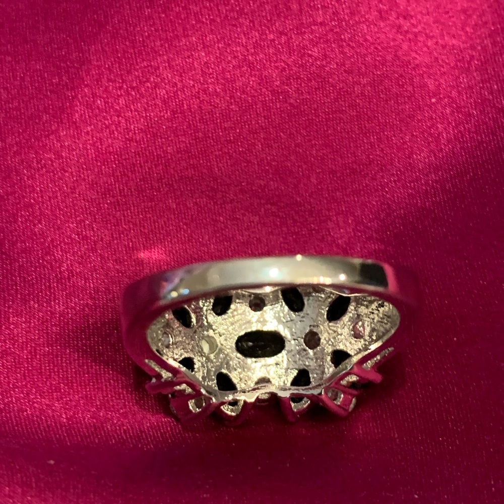 BEAUTIFUL BLACK & DIAMOND RING. LOOKS INCREDIBLY REAL. 925 STERLING SILVER - Picture 6 of 6